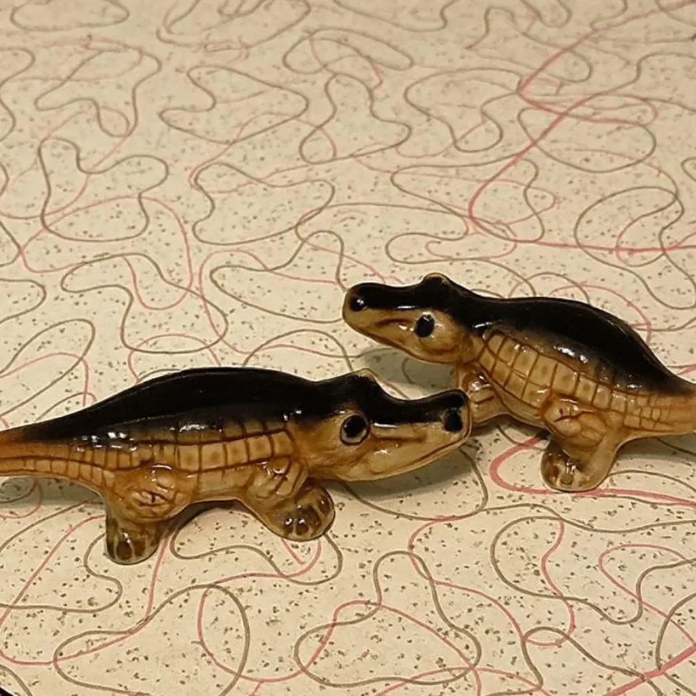 Vintage Elvin Crocodile Salt and Pepper Shakers Ceramic Hand Painted
